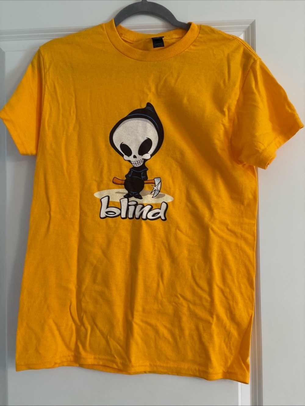 Blind Skateboard Logo Screen Printed Graphic Tee Yellow Skater Shirt Size Small